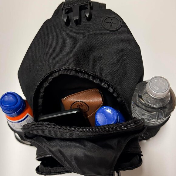 Lightweight Compact Sling Bag - Fashionable Solution for Everyday Adventures - Picture 8 of 9